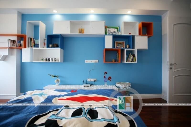 Kệ trang trí đính tường cho phòng ngủ của bé trai tại Mandarin Garden Hòa Phát